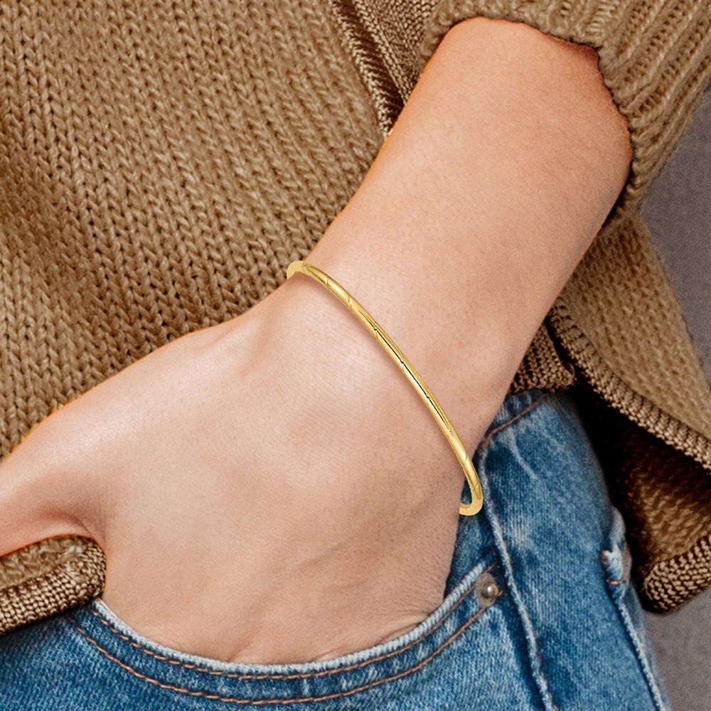 10k 2.5mm Grooved Slip-on Bangle (10DB571)
