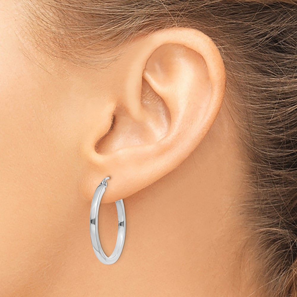 10k White Gold 2mm Square Tube Hoops (10T1084)