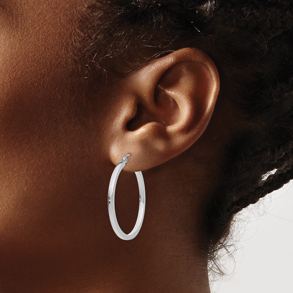 10k White Gold 2mm Square Tube Hoops (10T1085)