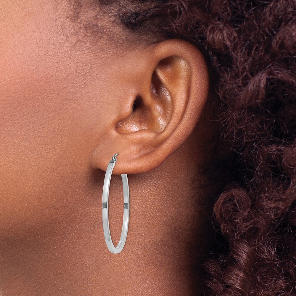 10k White Gold 2mm Square Tube Hoops (10T1086)