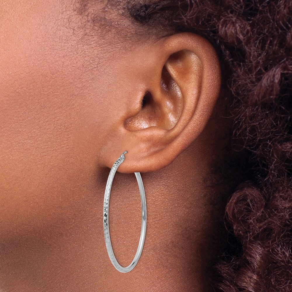 10k White Gold Diamond-cut 2mm Round Tube Hoop Earrings (10TC226)