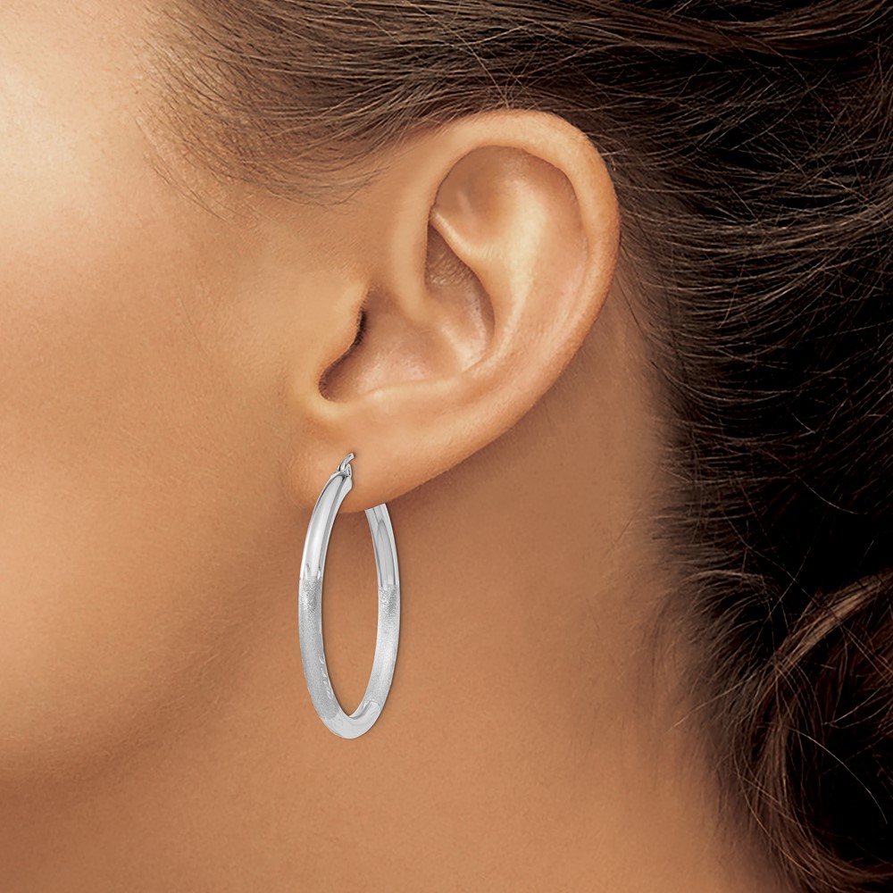 10k White Gold Satin & Diamond-cut 3mm Round Hoop Earrings (10TC275)