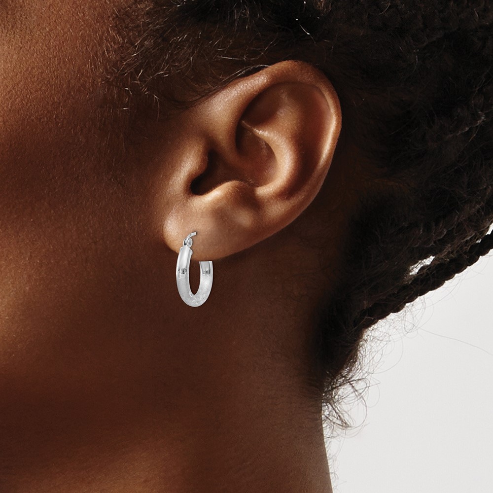 10k White Gold Satin & Diamond-cut 3mm Round Hoop Earrings (10TC279)