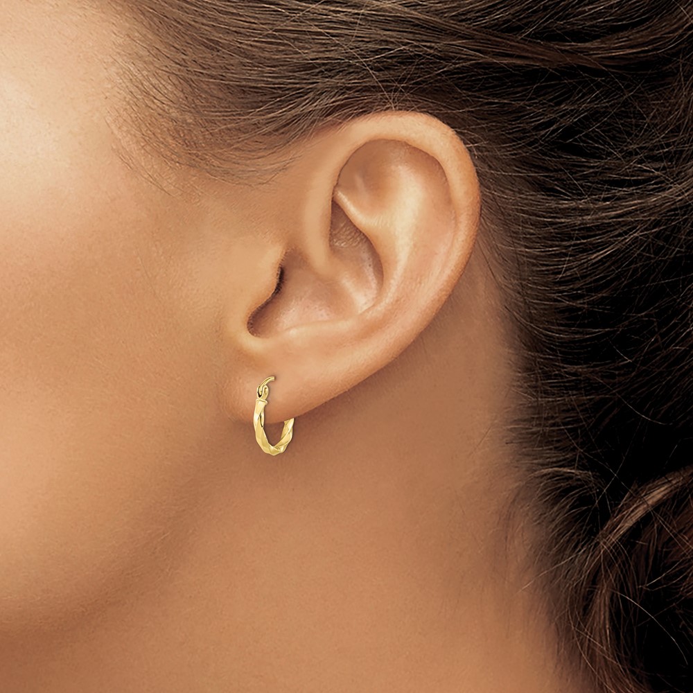 10k Twist Polished Hoop Earring (10TC388)