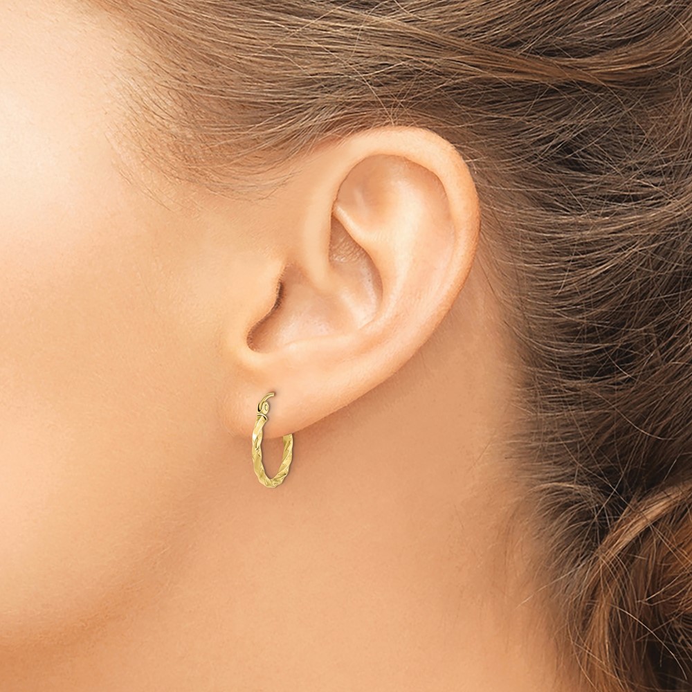 10k Twist Polished Hoop Earring (10TC389)