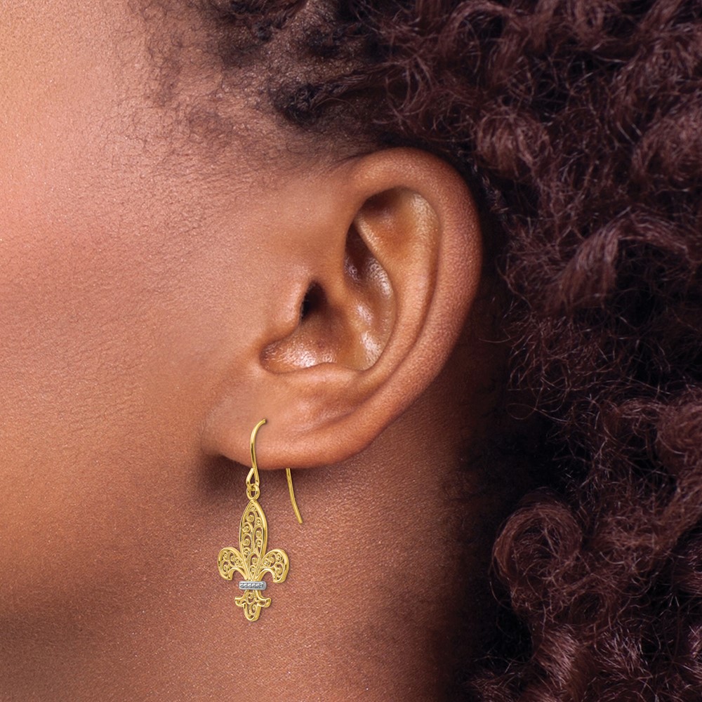 10k Polished & D/C Star Post Earrings (10TM782)
