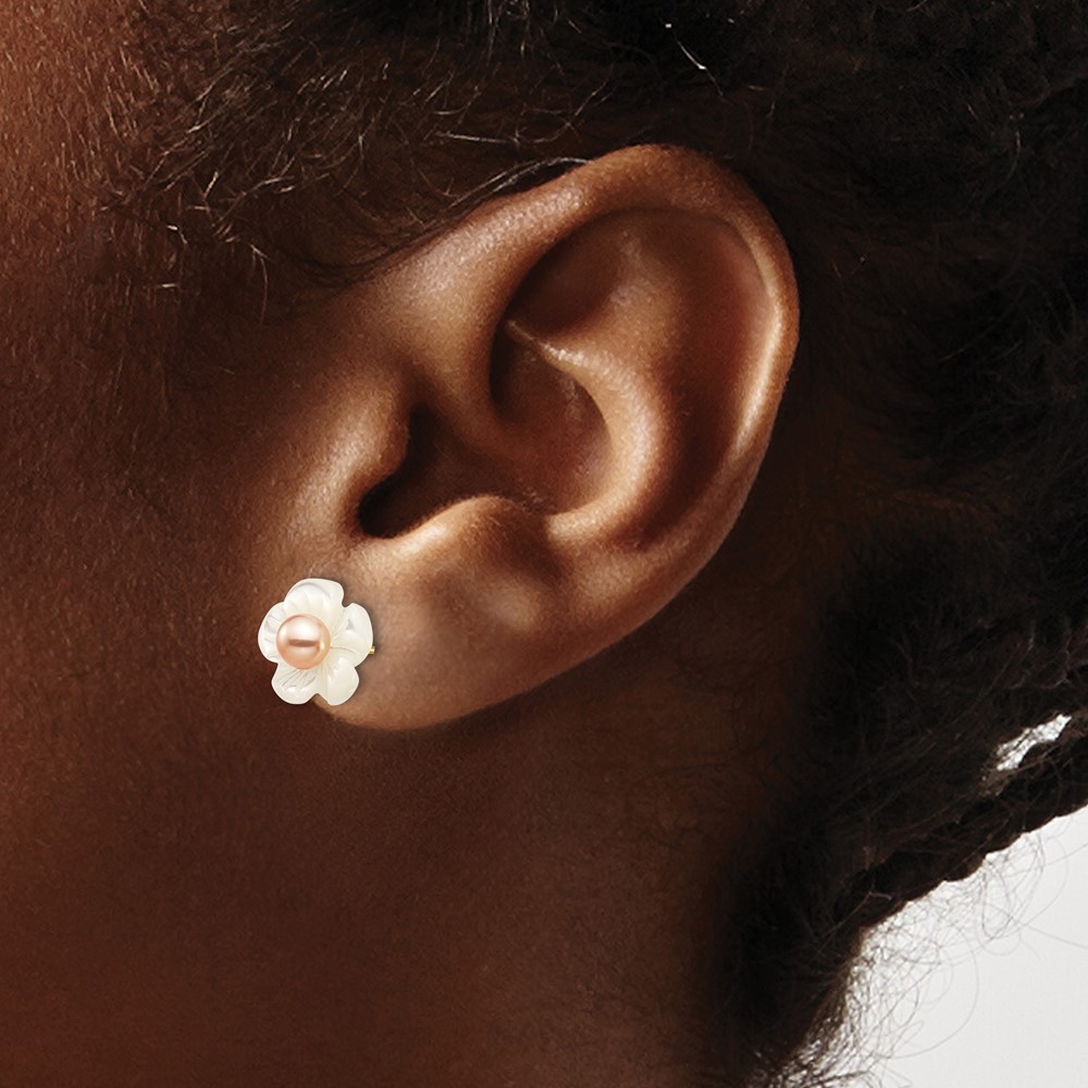 10k 3-4mm Pink Freshwater Cultured Pearl with 10mm Mother of Pearl Flower Post Earrings (10XF592EP)