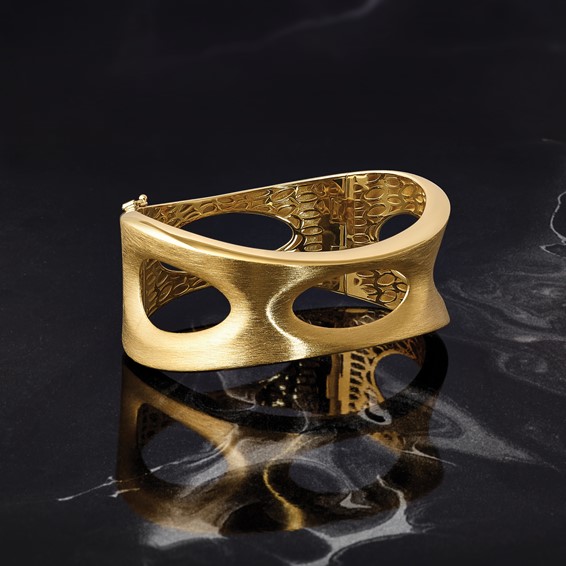 Herco 18K Polished and Brushed Fancy Wave Hinged with Safety Clasp Bangle