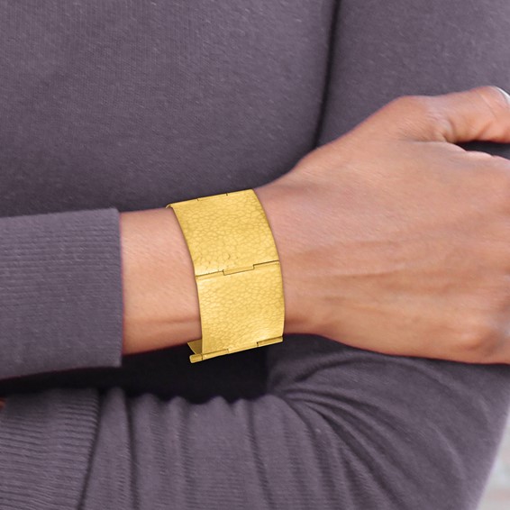 Herco 18K Hammered 33.5mm Solid Hinged 7.25 inch Bracelet