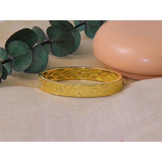 Herco 18K Polished and Satin Pattern Hinged Bangle
