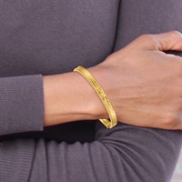 14K Yellow Gold 0.25 Diamond-cut Concave 6.00mm Hinged Oval Bangle Bracelet view 4