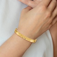 14K Yellow Gold 5/16 Diamond-cut Concave 8.00mm Hinged Oval Bangle Bracelet view 4