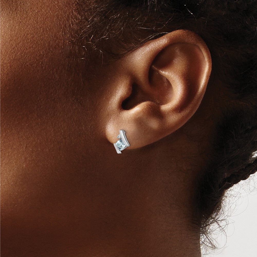 10k White Gold Cushion Aquamarine and Diamond Earrings (EM7398-AQ-003-1WA)