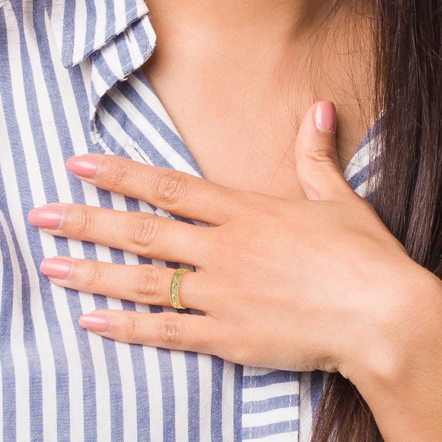 Anillo para pulgar grabado con delfín pulido y texturizado de oro de 14K K5766 - Imagen 6 de 6
