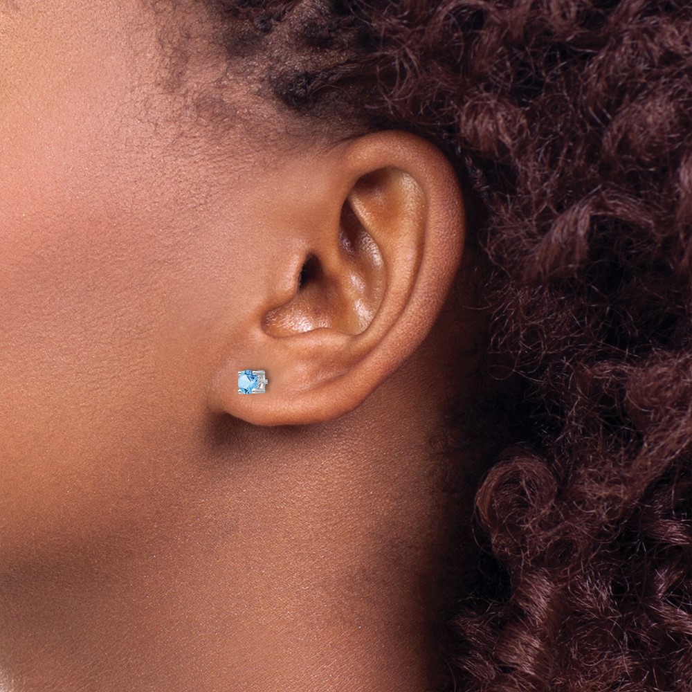 Sterling Silver Rhodium-plated 4mm Round Aquamarine Post Earrings (QBE26MAR)