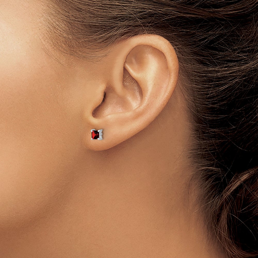 Sterling Silver Rhodium-plated 4mm Princess Garnet Post Earrings (QBE28JAN)