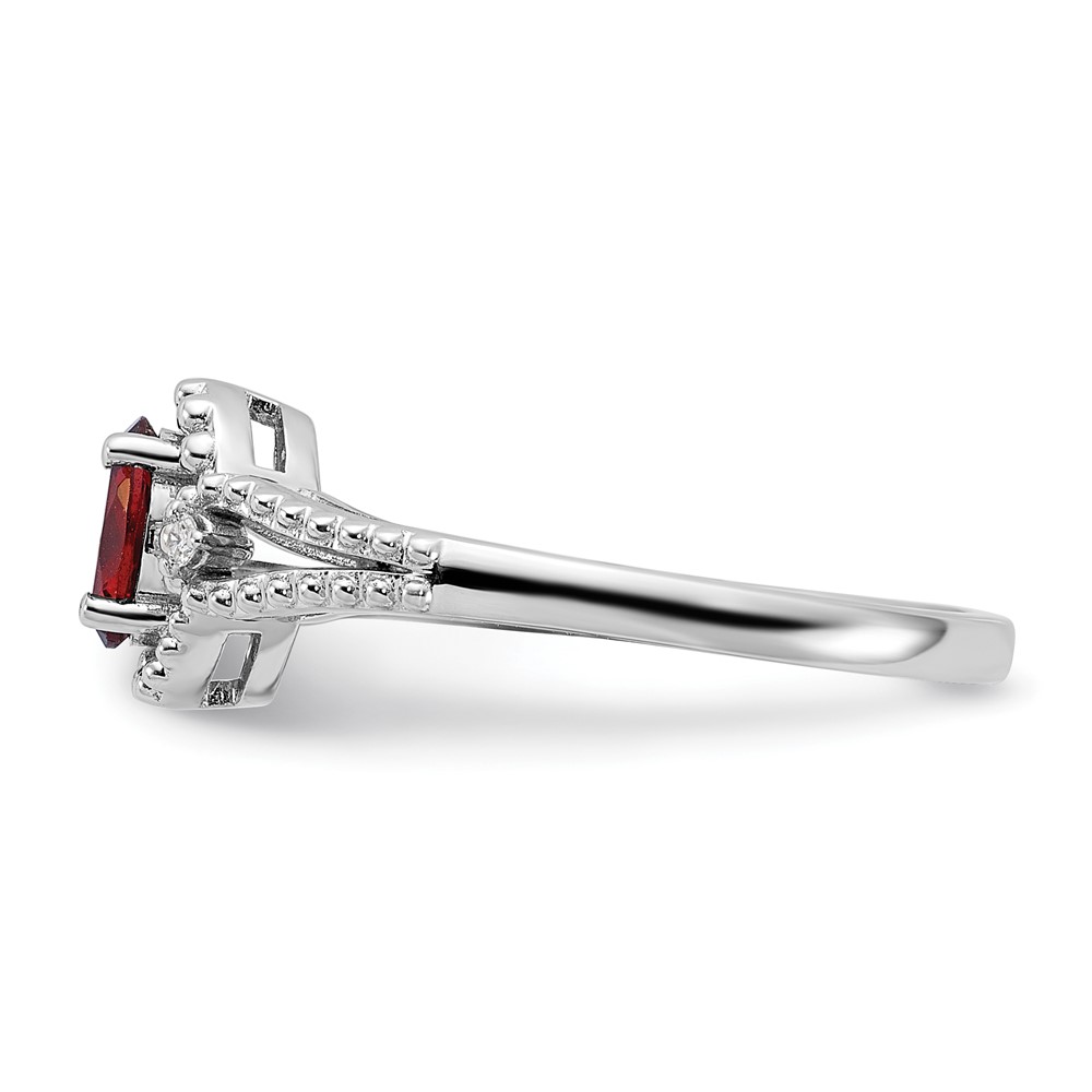 Sterling Silver Rhodium-plated Garnet & Diam. Ring (QBR16JAN-8)