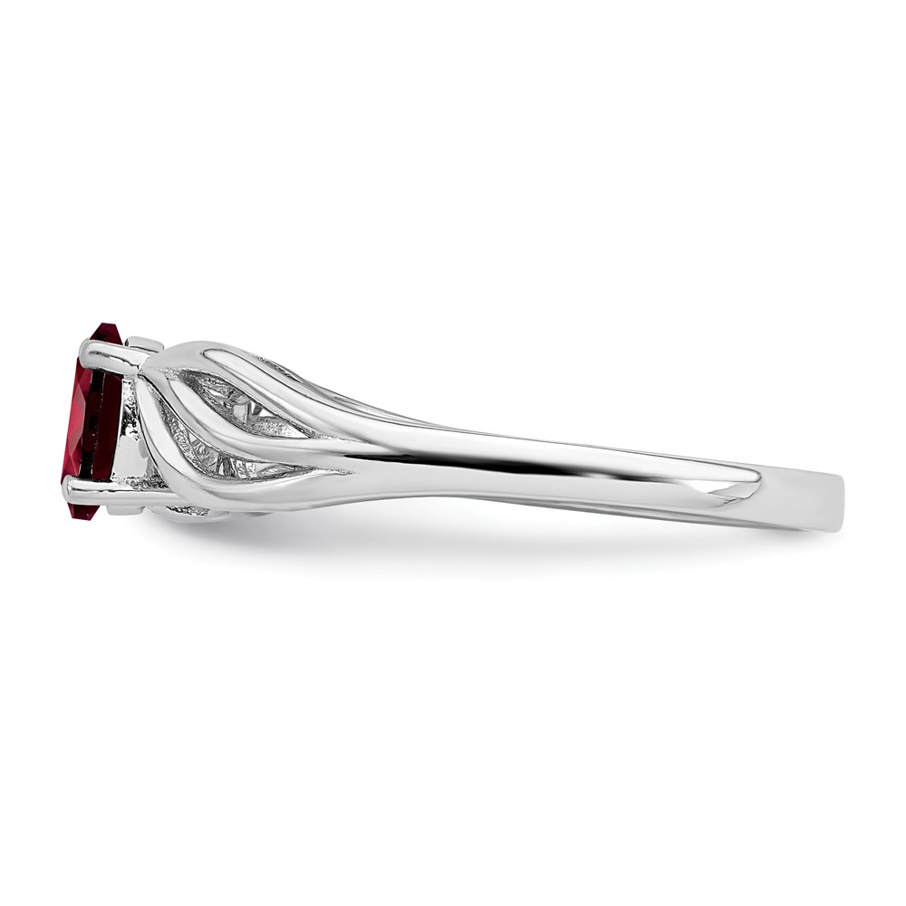 Sterling Silver Rhodium-plated Garnet Ring (QBR17JAN-10)