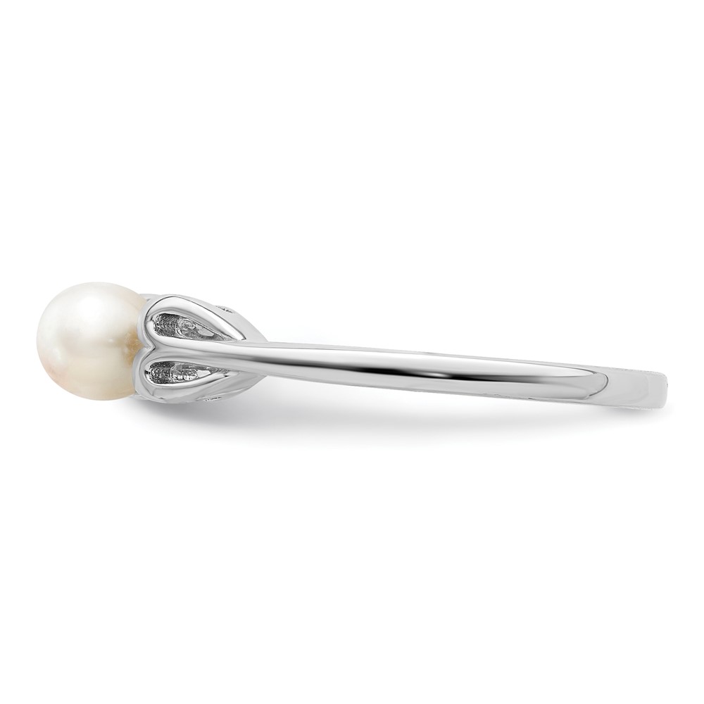 Sterling Silver Rhodium-plated FW Cultured Pearl Ring (QBR20JUN-8)