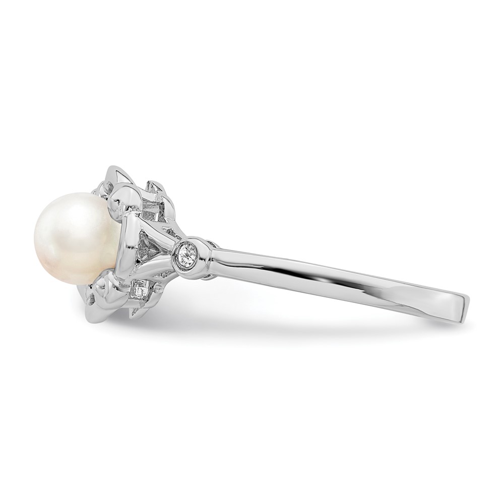 Sterling Silver Rhodium-plated FW Cultured Pearl & Diam. Ring (QBR21JUN-5)