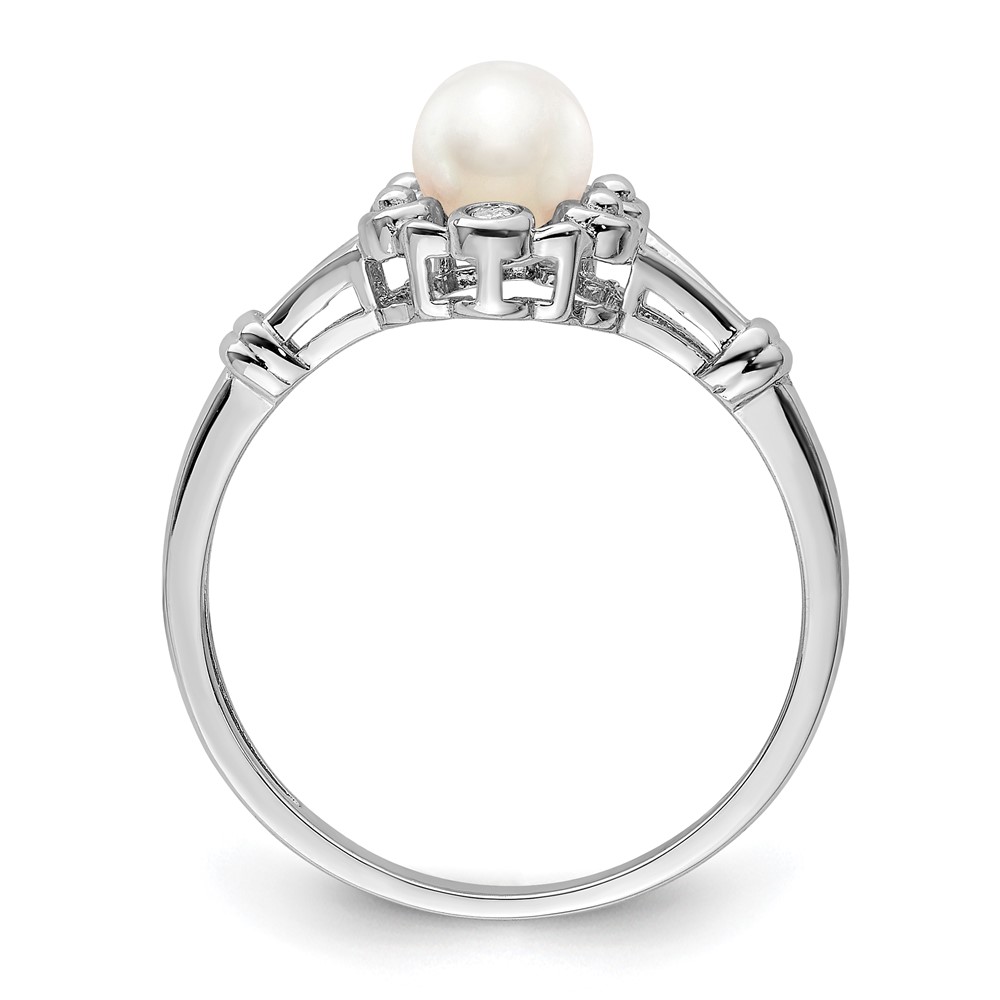 Sterling Silver Rhodium-plated FW Cultured Pearl & Diam. Ring (QBR22JUN-6)