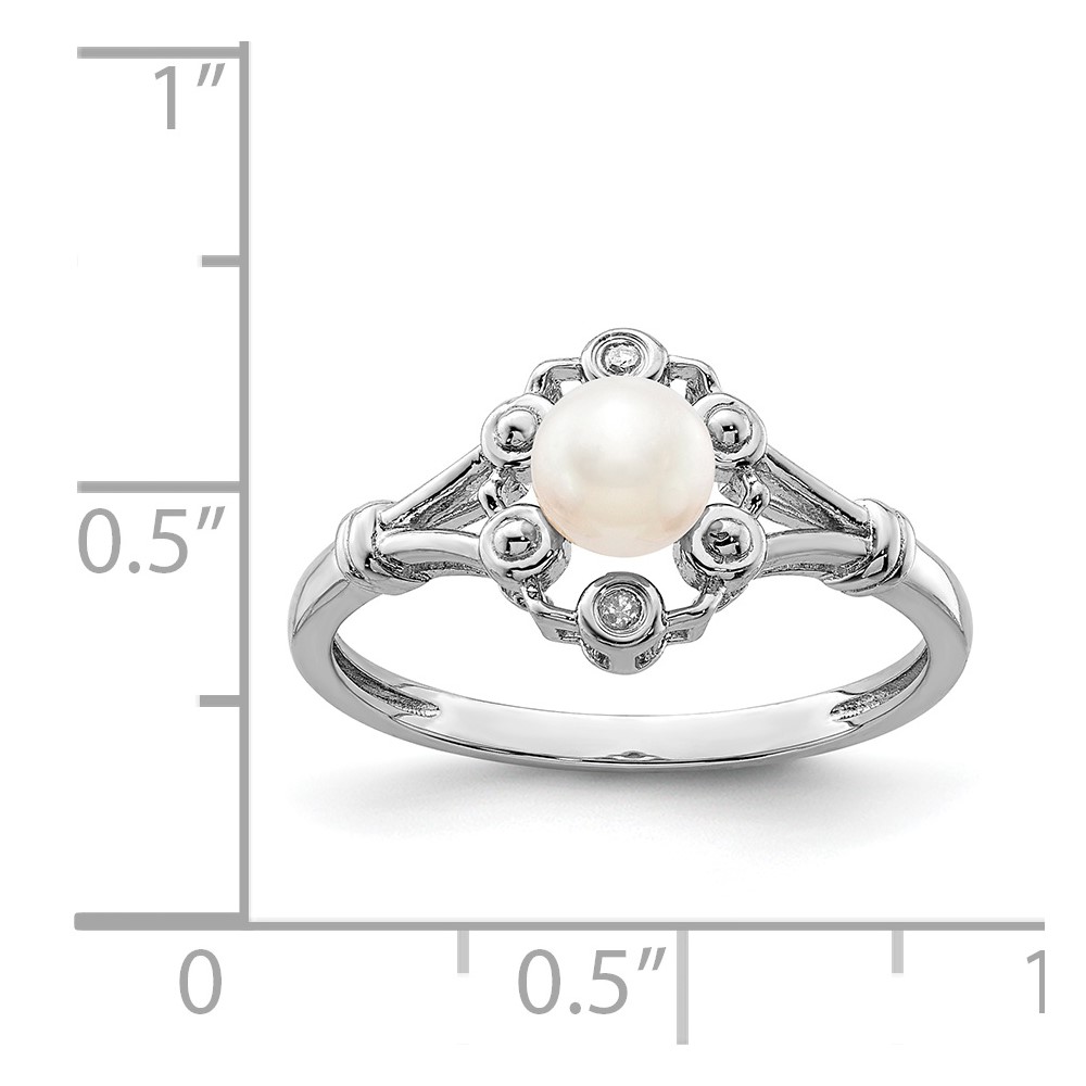 Sterling Silver Rhodium-plated FW Cultured Pearl & Diam. Ring (QBR22JUN-6)