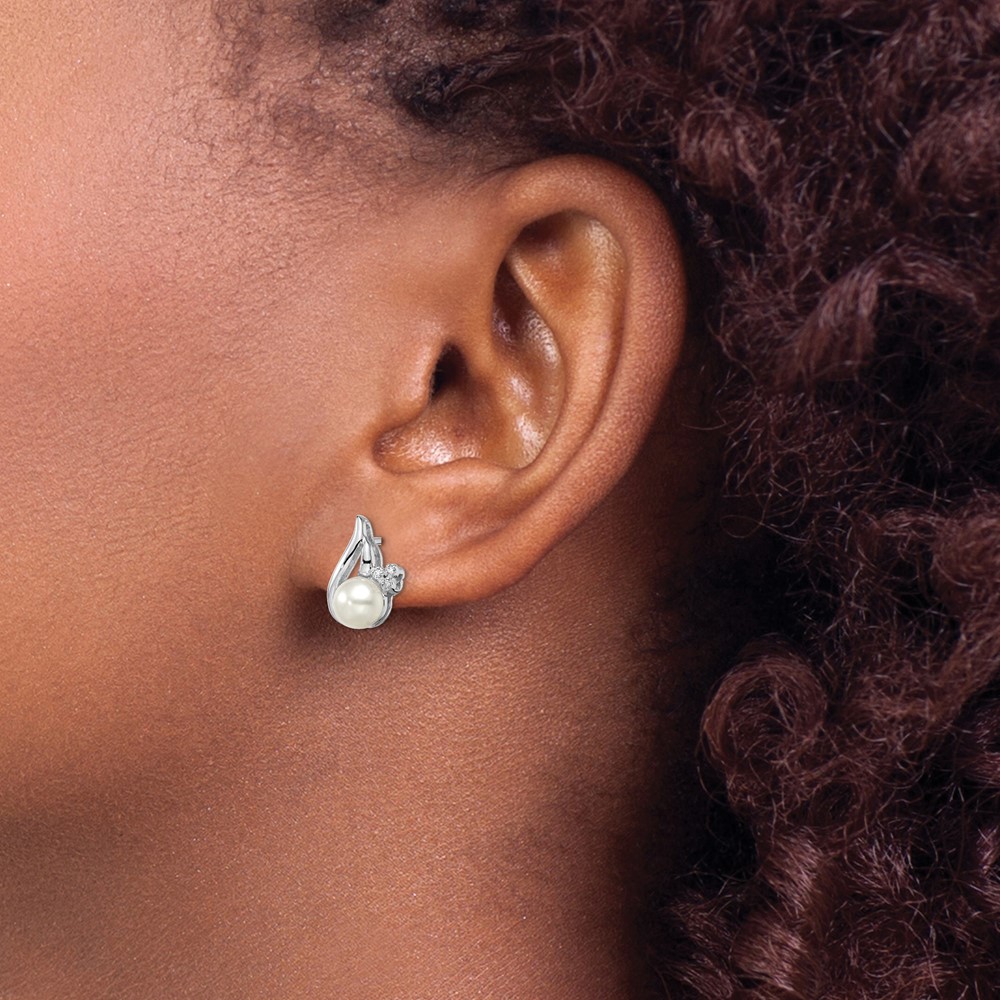 Sterling Silver Rhodium 6mm FW Cultured Pearl & Diamond Post Ear (QDX311)