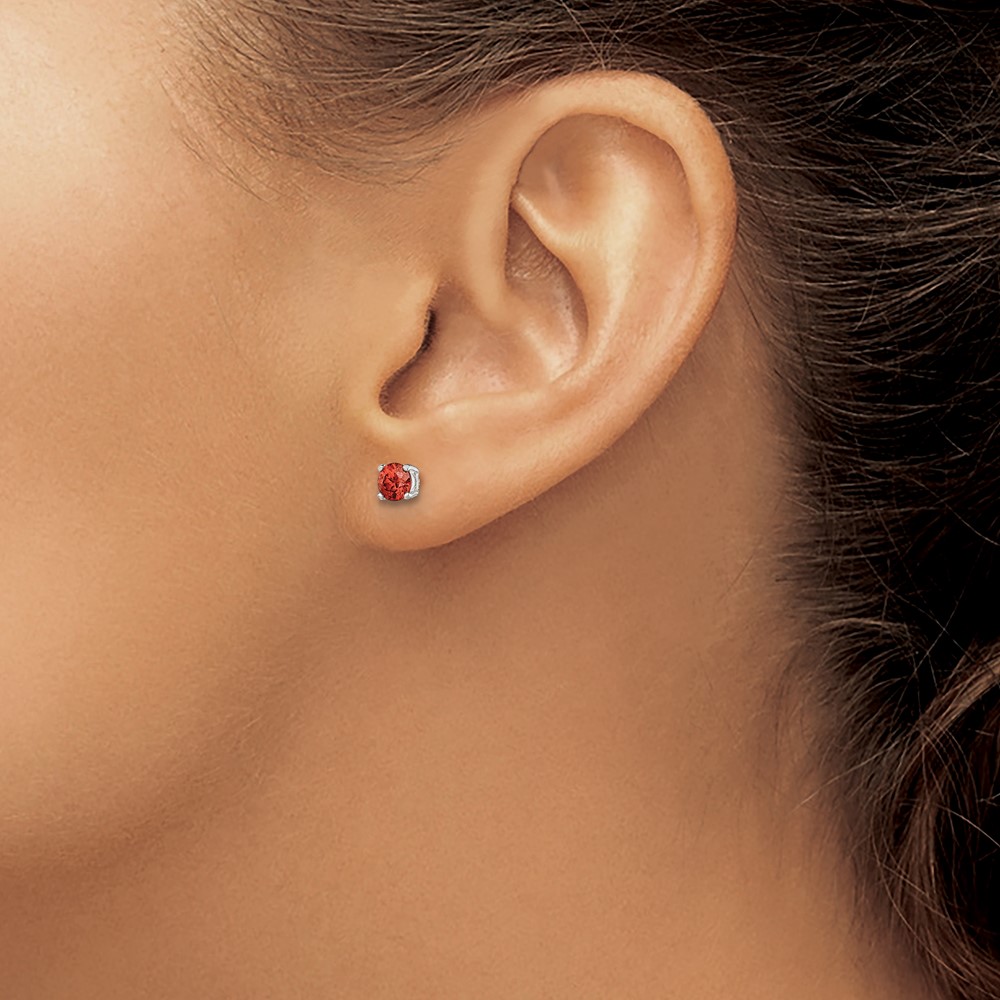 Sterling Silver Polished 4mm Round Red Glass Stud Earrings (QE12359)