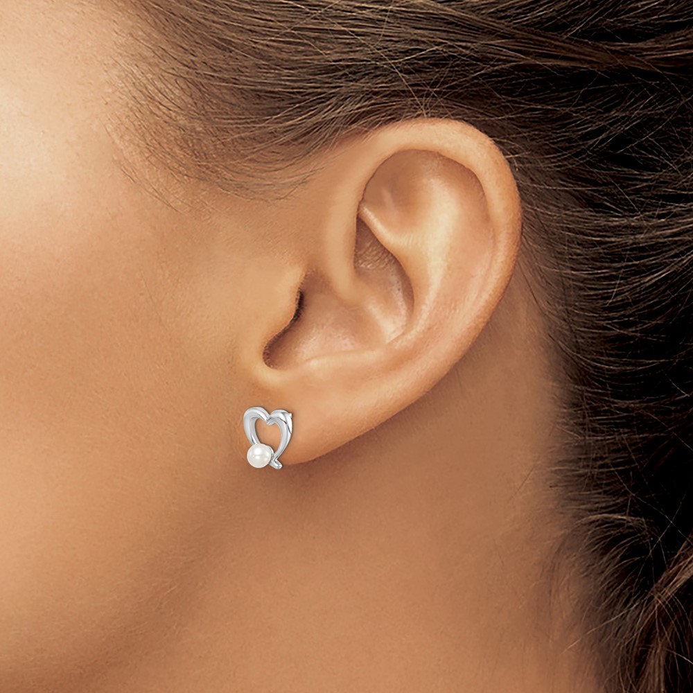 Sterling Silver Rhodium-plated 3-4mm White Round Freshwater Cultured Pearl Heart Post Earrings (QE15308)