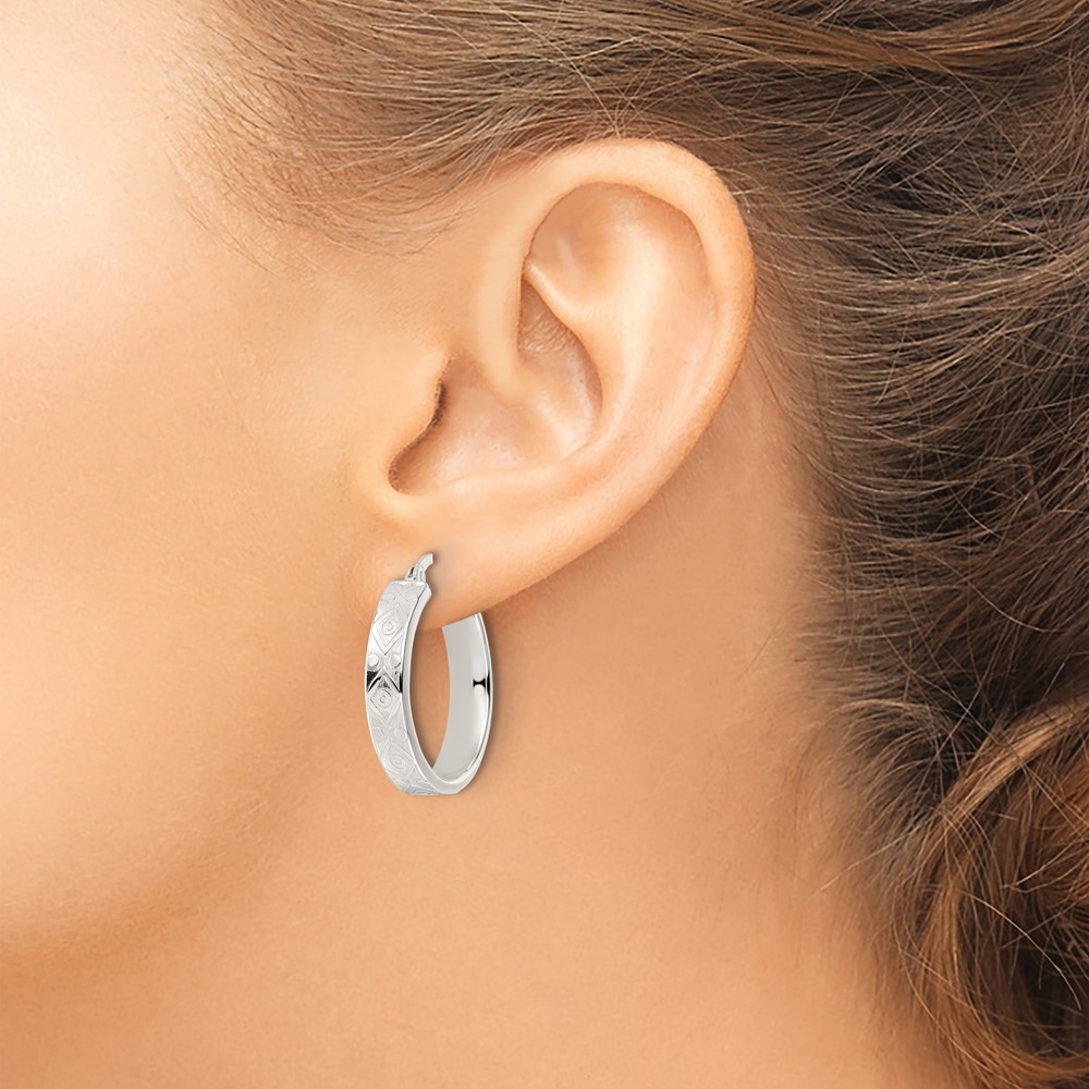 Sterling Silver Polished Geometric Design 5.25mm Round Hoop Earrings (QE15919)