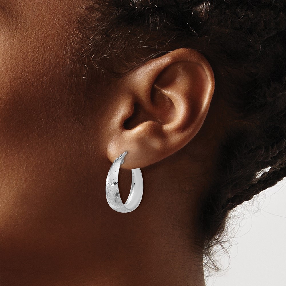 Sterling Silver RH-plated Sparkle Texture Tapered Round Hoop Earrings (QE16905)