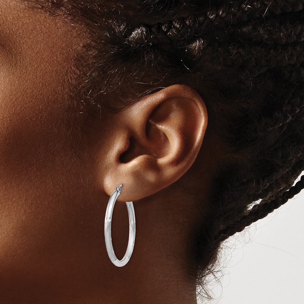 Sterling Silver Rhod-plated 2.5mm Polished/Satin Diamond-cut Hoop Earrings (QE3555)