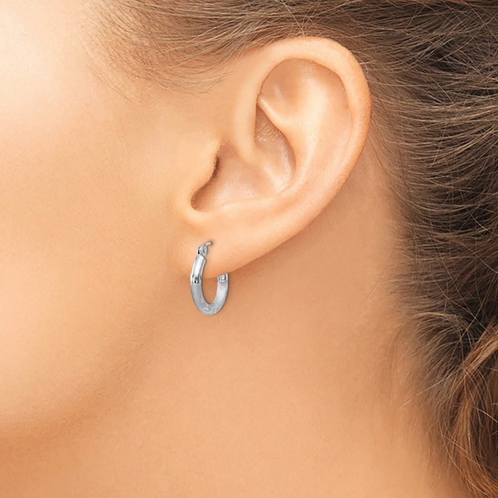 Sterling Silver Rhod-plated 2.5mm Polished/Satin Diamond-cut Hoop Earrings (QE4429)