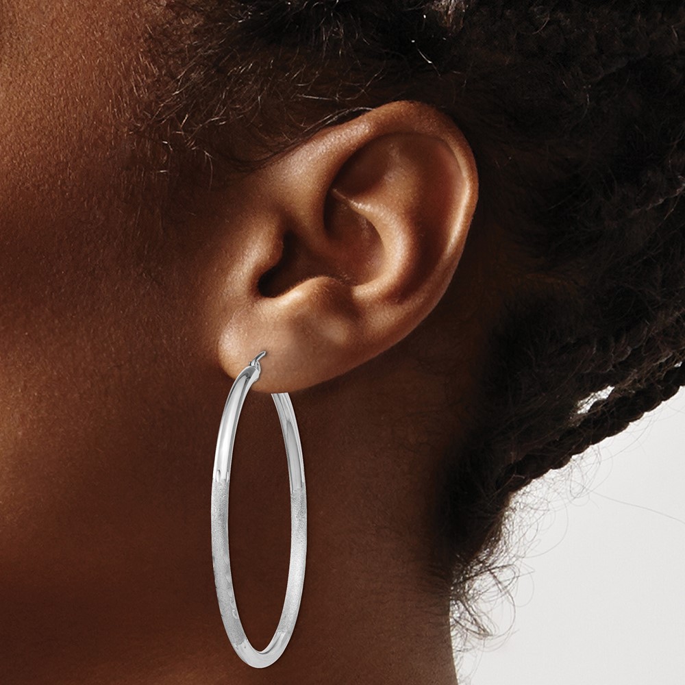Sterling Silver Rhod-plated 2.5mm Polished/Satin Diamond-cut Hoop Earrings (QE4431)