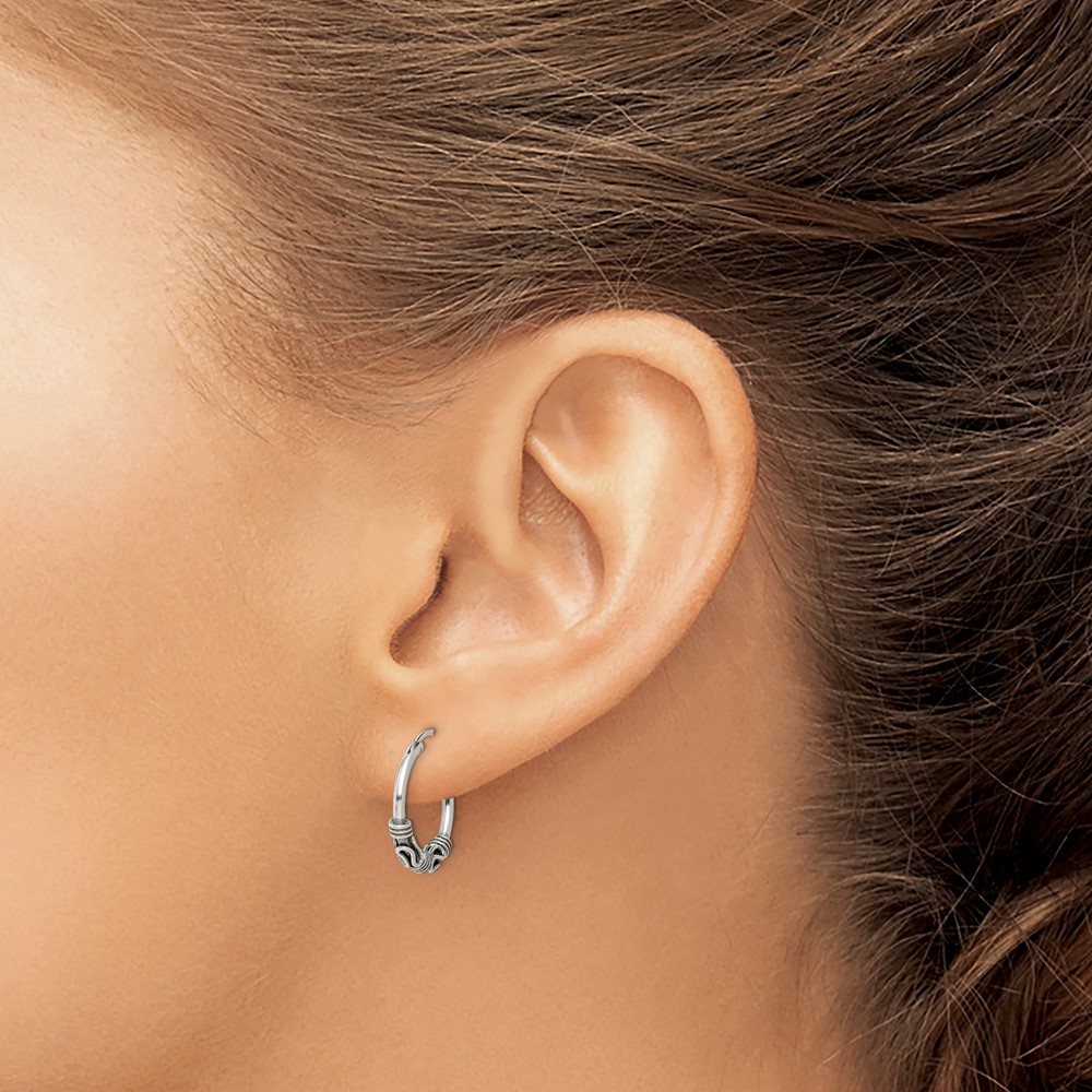 Sterling Silver Rhodium-plated Polished Shrimp Oval Hoop Earrings (QE4721)