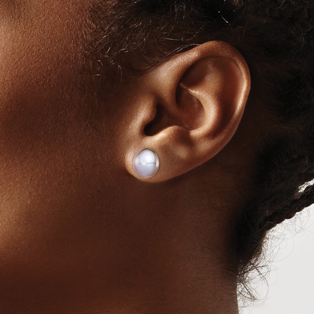 Sterling Silver Rhodium-plated 10-11mm Grey Button Freshwater Cultured Pearl Post Earrings (QE7669)