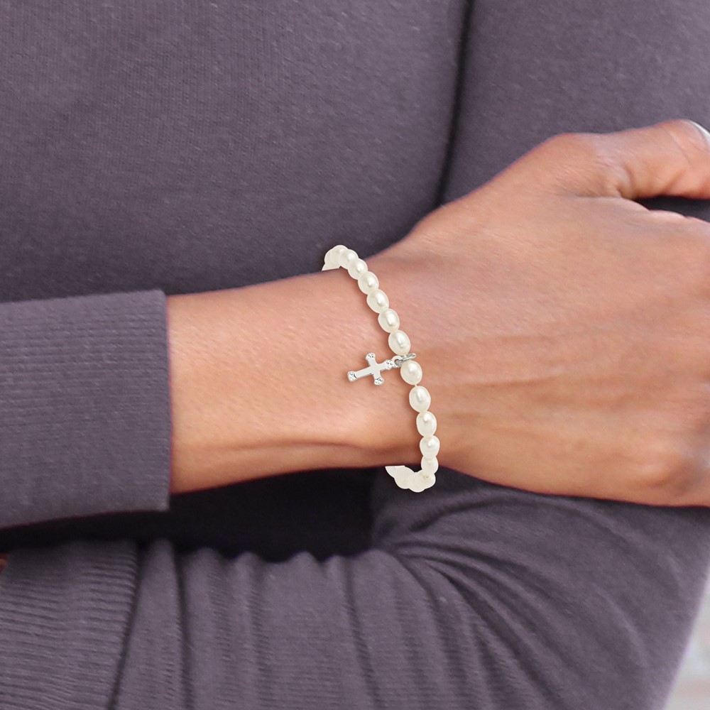 Sterling Silver Polished FWC Pearl & Cross Children's Stretch Bracelet (QH5323)