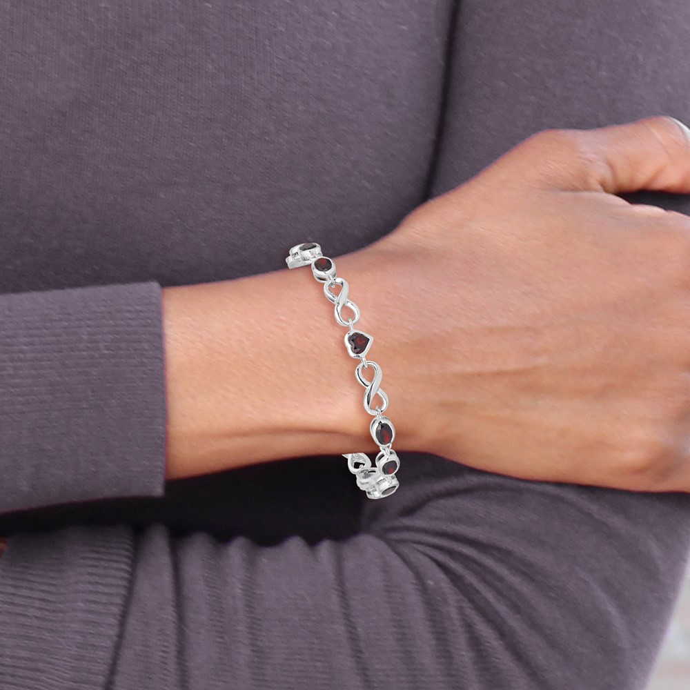 Sterling Silver Rhodium-plated Oval Heart Garnet Bracelet (QX881GA)