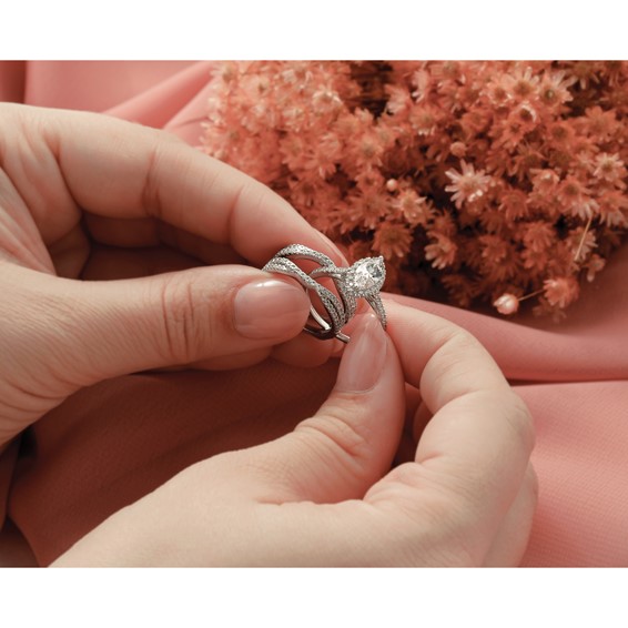 14k White Gold 5/8 carat Lab Grown Diamond VS+ F+ Complete Ring Guard