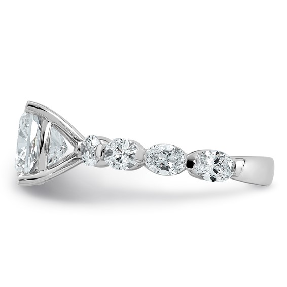 14kw 4 1/2ct Cert Cushion Ctr LabGrown Dia VS+ F+ w/ Oval Sides Comp Ring