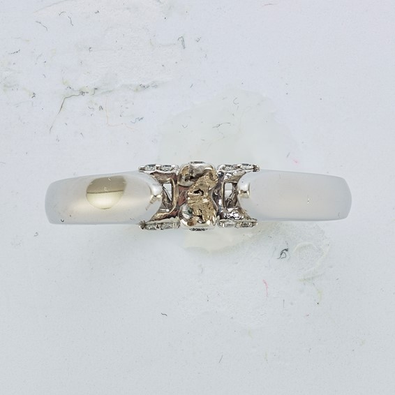 Peg Set Diamond Semi-mount Engagement Rings