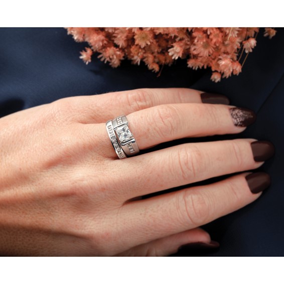 "14K White Gold 7-Stone (Holds 3-2.6, 4-2.5mm Princess) Channel Band Mounting"