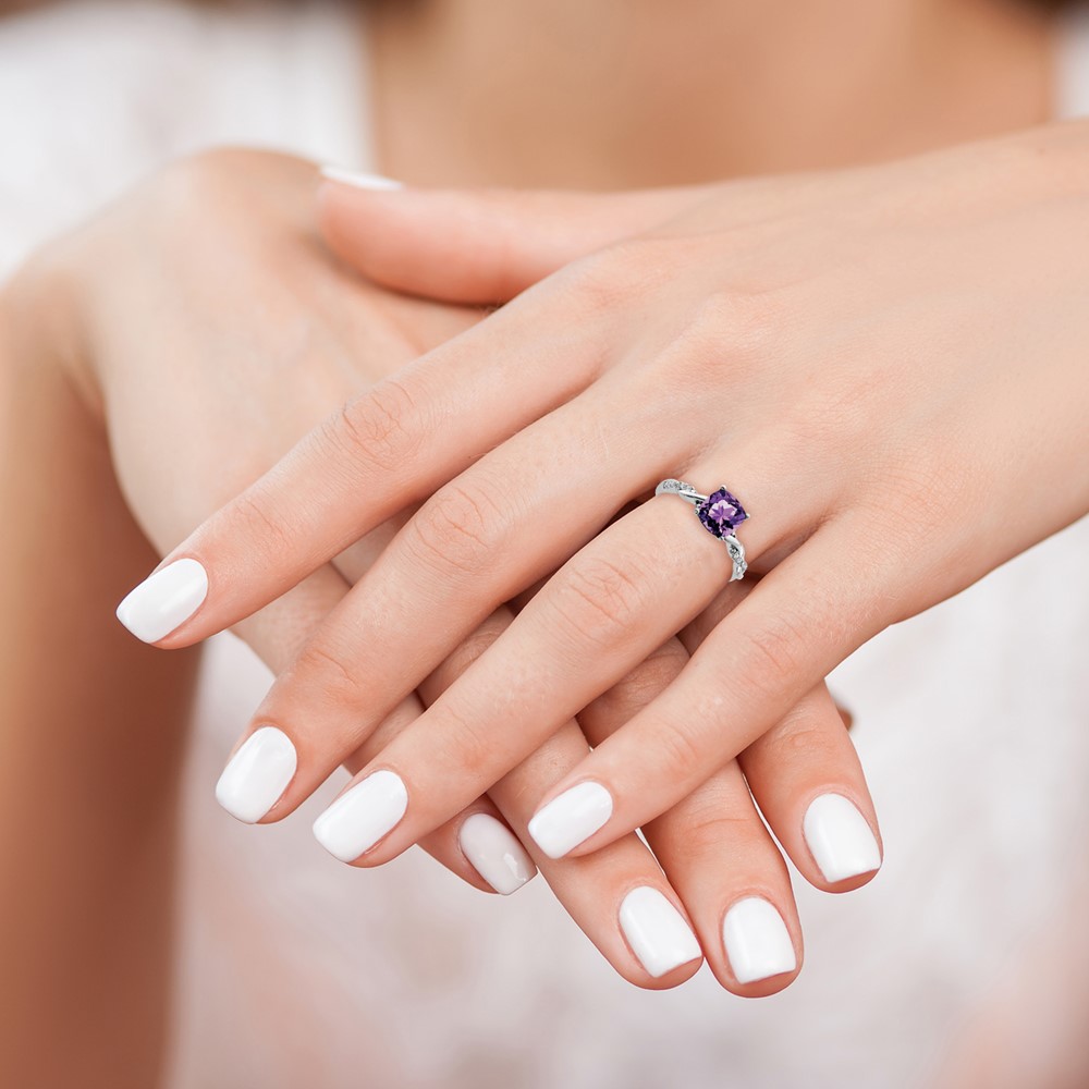 Sterling Silver Rhodium-plated Amethyst and Diamond Ring (RM6004-AM-005-SSA-6)