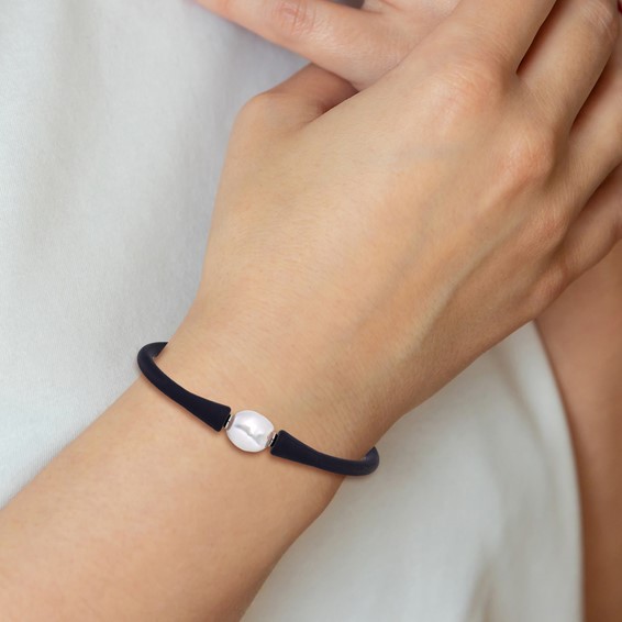 Chisel Stainless Steel Polished 9-10mm White Baroque Freshwater Cultured Pearl on Black Silicone 6.75 inch Bracelet