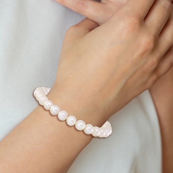 Chisel 8-9mm White Round Freshwater Cultured Pearl 7.25 inch Stretch Bracelet