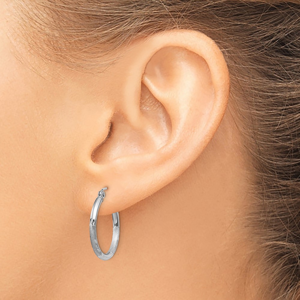14k White Gold Satin and Diamond-cut 2mm Round Hoop Earrings (TC198)