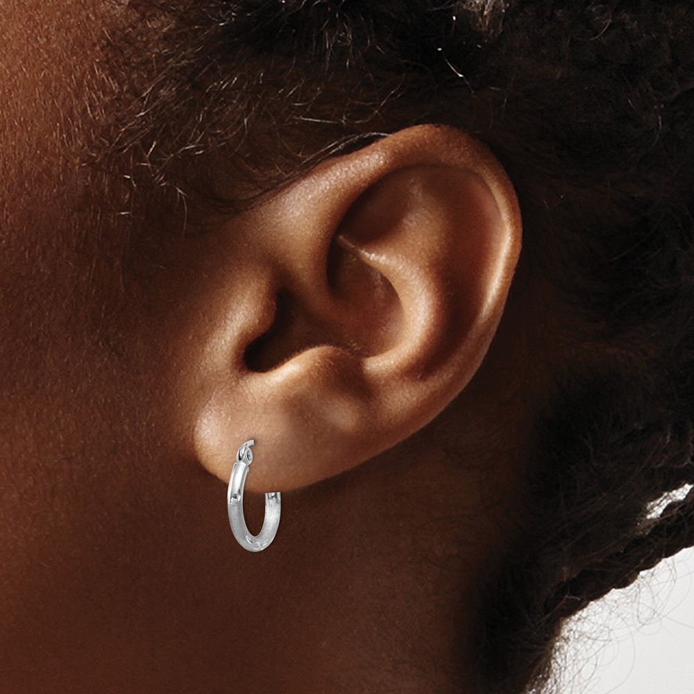 14k White Gold Satin and Diamond-cut 2mm Round Hoop Earrings (TC200)