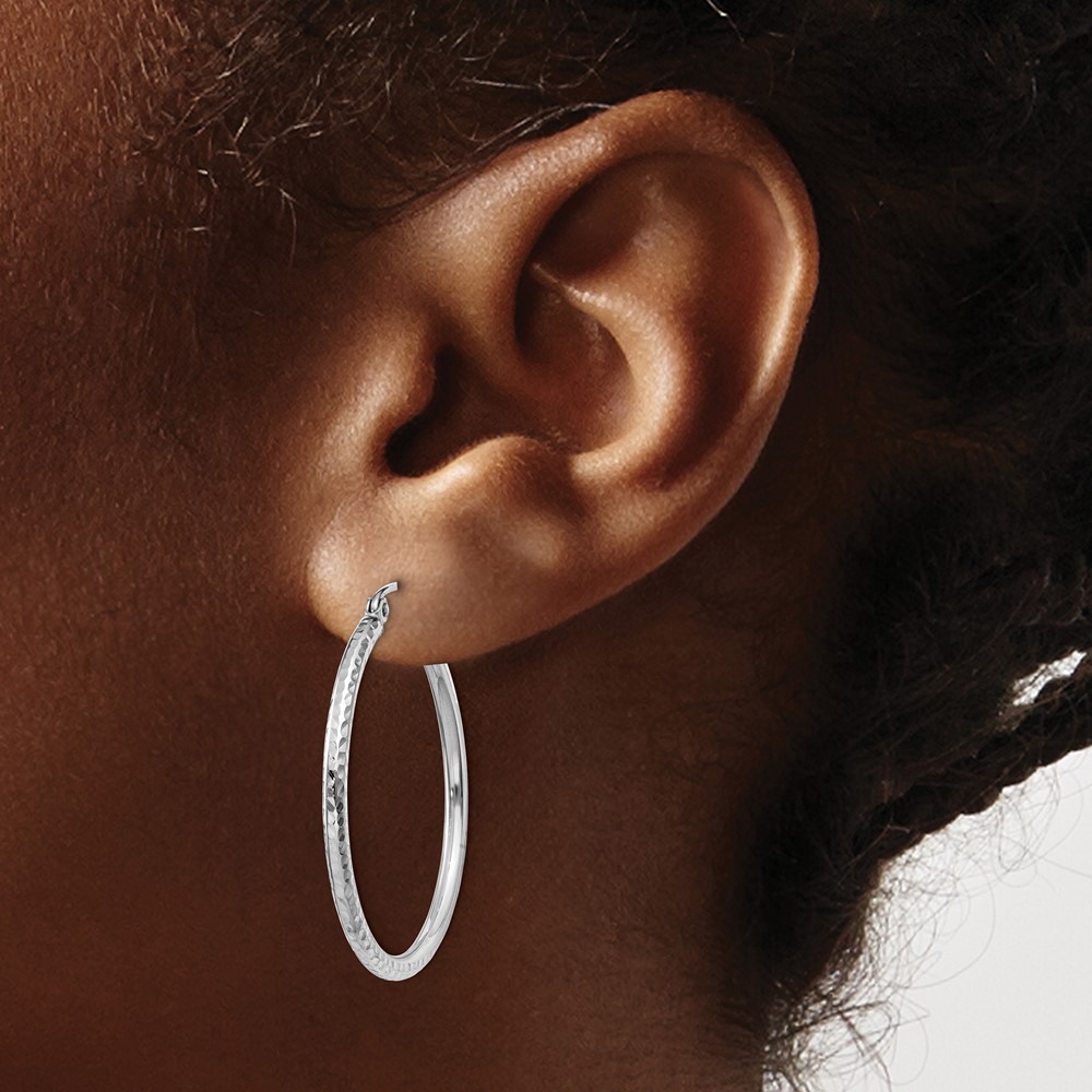 14k White Gold Diamond-cut 2mm Round Tube Hoop Earrings (TC220)