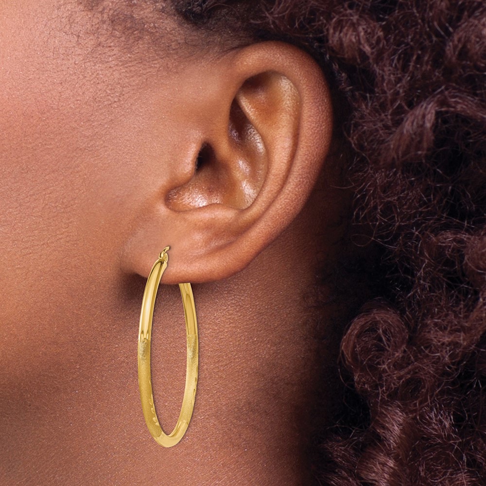 14k Satin and Diamond-cut 2.5mm Round Hoop Earrings (TC241)