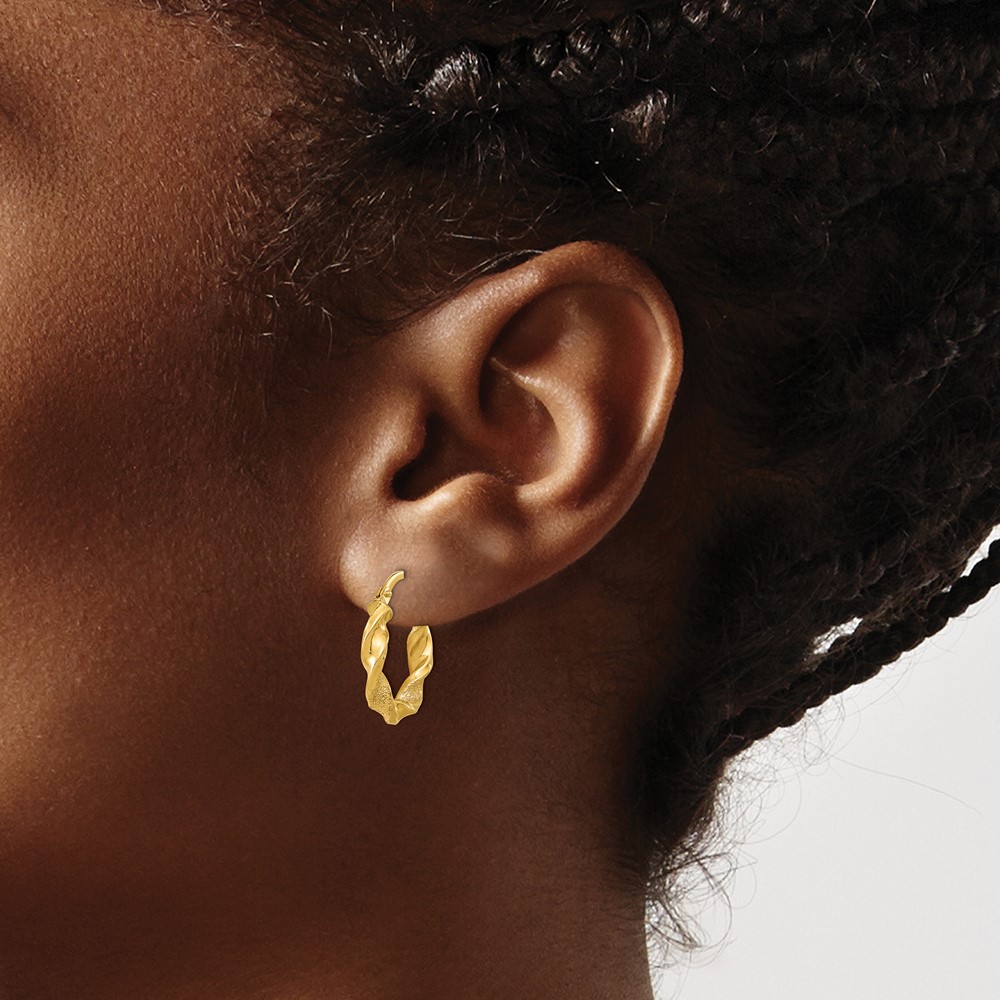 14K Polished and Textured Twisted Hoop Earrings (TF2125)
